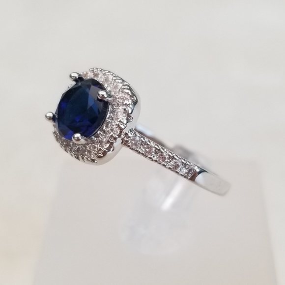 18k Sapphire Ring - Picture 3 of 8